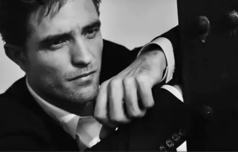 Robert Pattinson trăiește „ca și cum ar muri mâine” pentru Dior