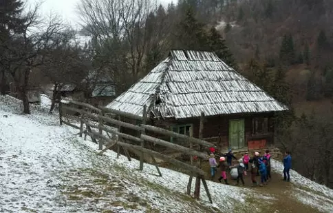 „Să facem lumină!” – o ediție specială de Paște „Asta-i România”