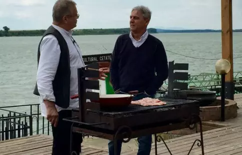 „Politică şi delicateţuri”, ca de la poet la... poet