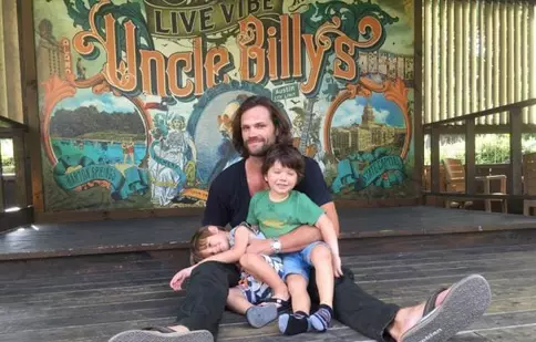 FOTO. Jared Padalecki va deveni tată a treia oară, în martie