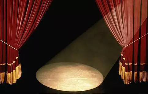 Le Château lansează Teatru la Castel. Magda Catone își face debutul în calitate de regizor cu piesa “Neveste de fotbaliști”