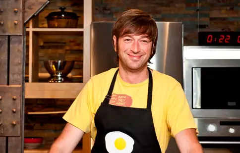 Premieră la TV Paprika în luna august: “22 de minute cu Julius”