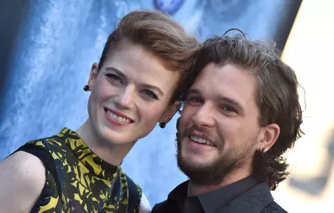 E oficial! Kit Harington și Rose Leslie s-au logodit