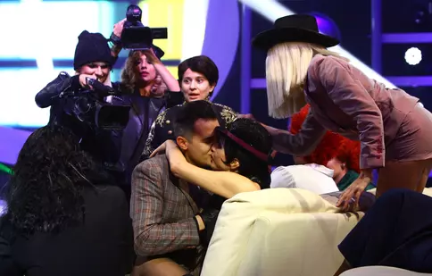 Sărut pasional în ediția de sâmbătă, 7 octombrie, a show-ului „Te cunosc de undeva!”, de la Antena 1
