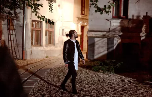 Smiley dansează vals în cel mai recent videoclip