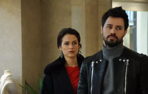 Sonia și Alex, sărutări pătimașe în „Fructul oprit”