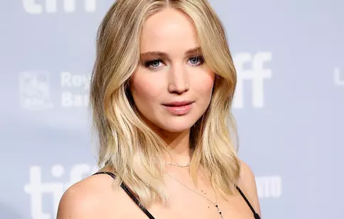 FOTO. Actriţa Jennifer Lawrence s-a logodit. Cum arată bărbatul care a cucerit-o