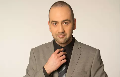 Luni, 27 mai, „Show de seară cu Viorel Dragu” pune lupa pe manele. Numai la Comedy Central