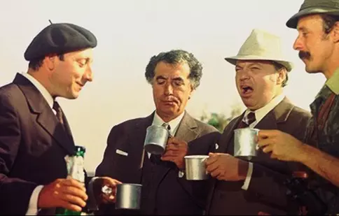 „Operațiunea Monstrul”, comedia-cult a cinefililor români, va fi sâmbăta asta, la „CinemaTePeca”