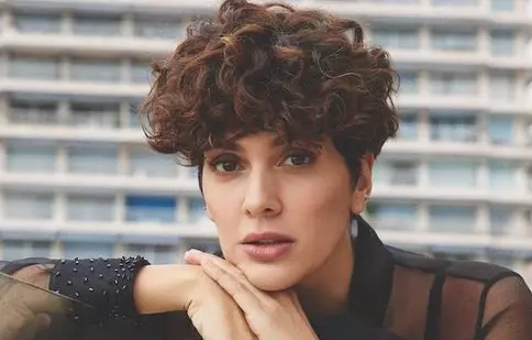 GALERIE FOTO. Bergüzar Korel se află în vacanţă, unde se relaxează actriţa