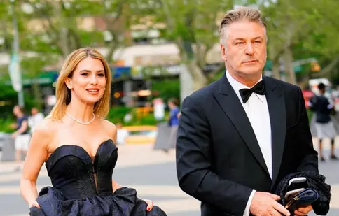 La 61 de ani, Alec Baldwin va avea al cincilea copil cu actuala soţie