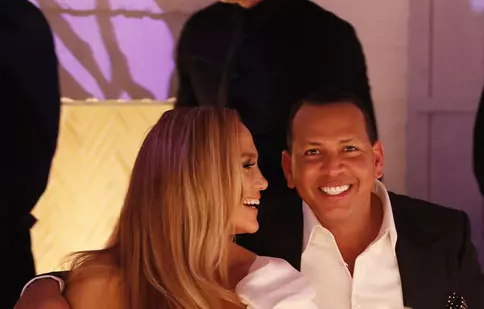 Jennifer Lopez, dată în judecată pentru o fotografie cu ea și Alex Rodriguez