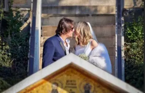 Octavia Geamănu şi Marian Ionescu s-au căsătorit religios. Primele imagini cu prezentatoarea în rochie de mireasă