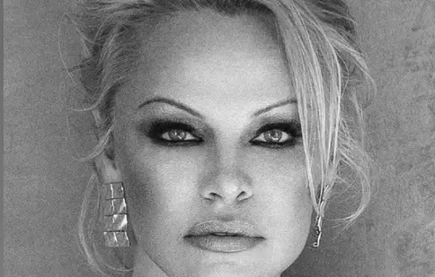 Pamela Anderson s-a căsătorit în secret