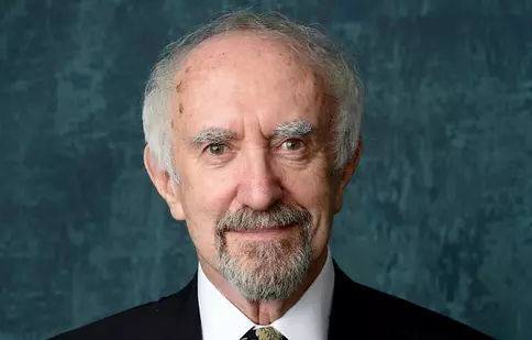Actorul Jonathan Pryce îl va interpreta pe prințul Philip în ultimele 2 sezoane din „The Crown”