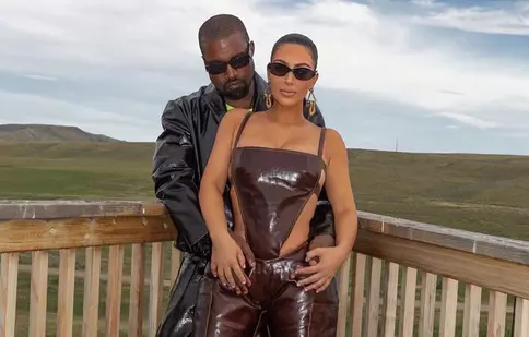 Kim Kardashian s-a întors singură acasă după vacanță. Ea și Kanye West locuiesc în continuare separat