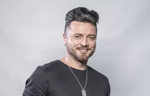 Tavi Clonda a renunţat la barbă după 15 ani pentru emisiunea „Te cunosc de undeva!”:„Am plâns ca un copil!”