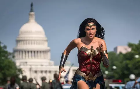 Pelicula „Wonder Woman 1984” va fi lansată în preajma Crăciunului în cinematografe şi online