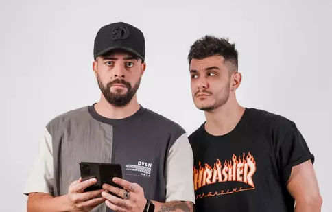 Speak și Vlad Drăgulin fac echipă pentru o nouă emisiune online realizată de Antena 1, „Îs geană pi tini”