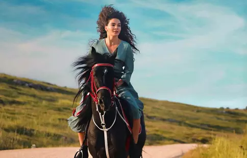 Ebru Şahin („Hercai”) s-a supărat pe fani și și-a închis - temporar - conturile de social media