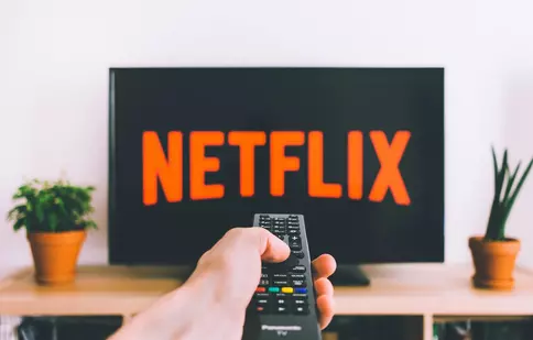 (P) Top filme și seriale pe serviciile de streaming video online ce nu trebuie ratate în 2021
