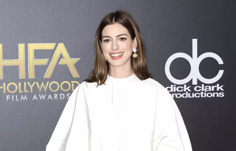 Anne Hathaway, Marisa Tomei și Matthew Broderick vor juca într-o nouă comedie romantică regizată de Rebecca Miller