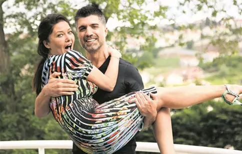 Ce mai fac actorii turci Özcan Deniz și Nurgül Yeşilçay