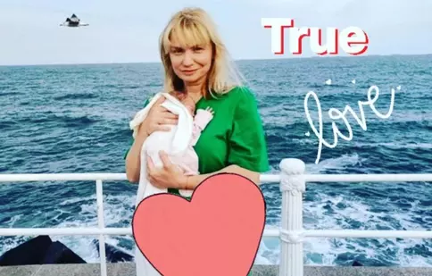 Cum arată fetița de 2 luni a Cristinei Cioran. Prima imagine în care i se vede chipul Emei
