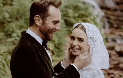 Lily Collins s-a căsătorit. Actrița din „Emily in Paris” a avut o nuntă ca-n povești