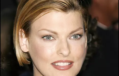 Linda Evangelista, de nerecunoscut din cauza operațiilor estetice eșuate: „Am fost desfigurată cu brutalitate”
