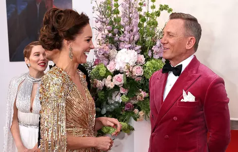Kate Middleton, apariție strălucitoare pe covorul roșu de la premiera „James Bond”
