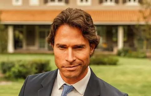 Sebastian Rulli va avea rolul principal în noua versiune a celebrei telenovele „Și bogații plâng”