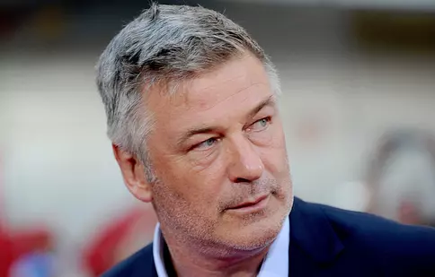 Asistentul care i-a dat lui Alec Baldwin o armă cu gloanțe reale nu e la prima greșeală de acest fel. De ce a fost concediat în 2019