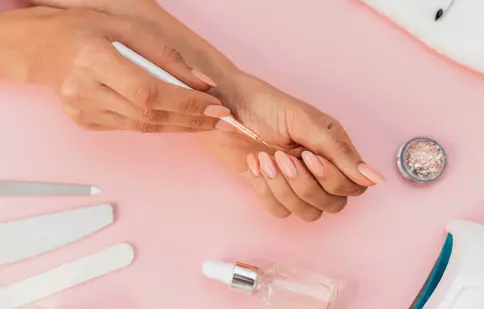 Gel unghii – Instrumentul cel mai simplu pentru unghii frumoase