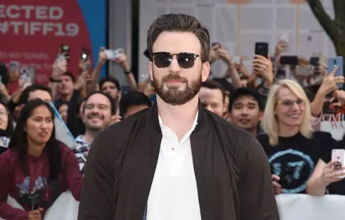 Chris Evans a fost ales „cel mai sexy bărbat în viață”. Reacția lui Dwayne Johnson: „Titlul ăsta e pe viață, nu?”