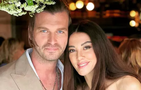 Kıvanç Tatlıtuğ va deveni tată. Soția lui,  Başak Dizer, este însărcinată