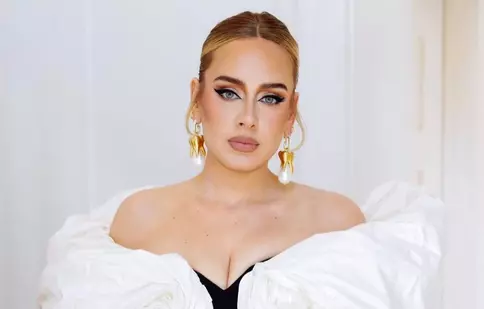 Adele a izbucnit în plâns în timpul unui concert. Printre lacrimi, a explicat ce a emoționat-o