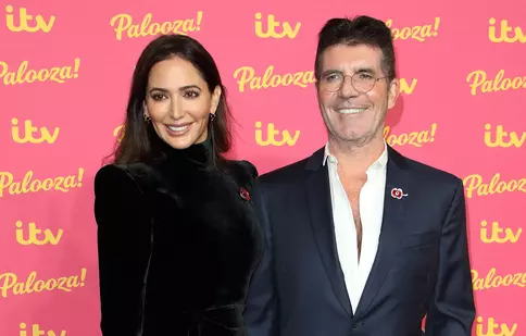 Simon Cowell s-a logodit după aproape 20 de ani de relație
