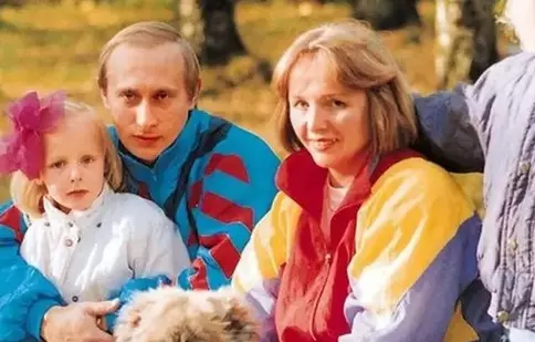Cum arată acum fiicele lui Vladimir Putin și cu ce se ocupă