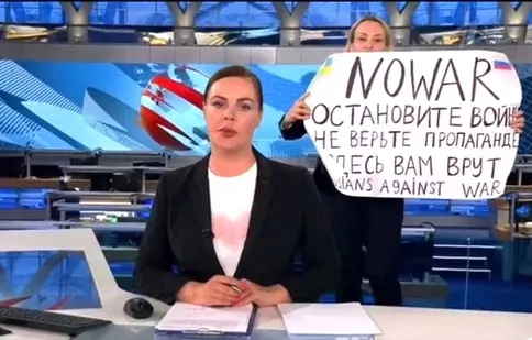 Ce s-a întâmplat cu jurnalista rusă care a protestat în direct la TV. Anunțul făcut de Marina Ovsyannikova