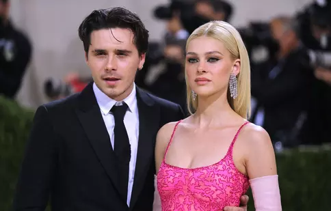 Brooklyn Beckham s-a căsătorit cu Nicola Peltz. Primele imagini cu impresionanta rochie de mireasă