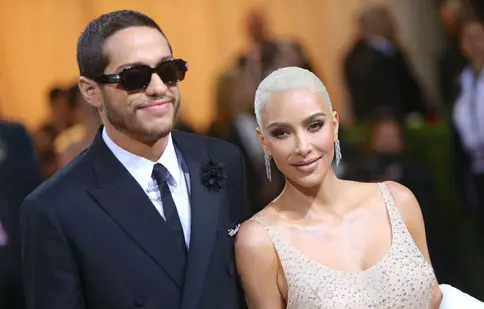Kim Kardashian, desființată pentru că a ales o rochie a lui Marilyn Monroe la Met Gala. Cât valorează acum ținuta care a făcut valuri și la vremea ei