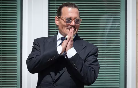 Johnny Depp și avocata lui ar avea o relație. Gesturile care i-au dat de gol