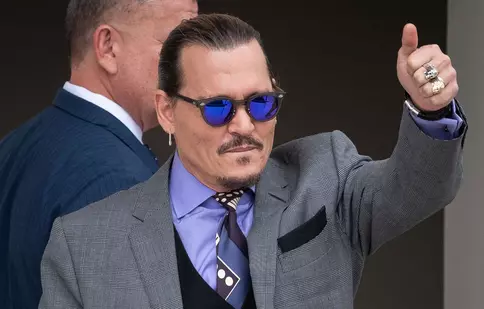Johnny Depp, escortat afară dintr-un hotel din Marea Britanie. Ce i se întâmplă oriunde merge