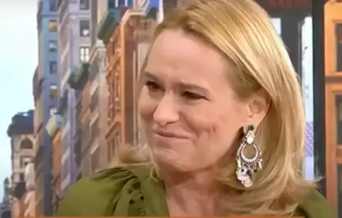 Andreea Esca, în lacrimi la TV. Ce surpriză i s-a făcut chiar de ziua ei. „Îi datorez foarte multe lucruri”