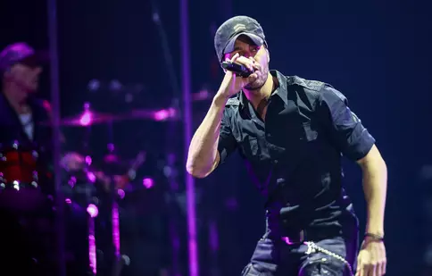 Enrique Iglesias, gest neașteptat în public, după un concert în Las Vegas. Ce i-a făcut artistul unei fane