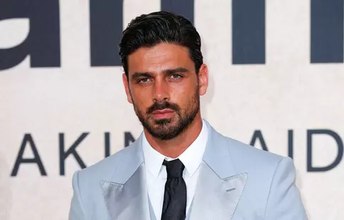 Michele Morrone, actorul din controversata serie de filme „365 de zile”, de la Netflix, văzut în ipostaze romantice cu o americancă celebră