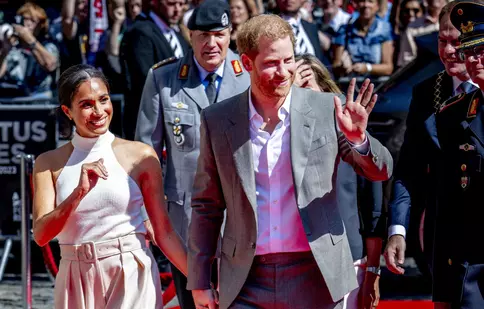 Decizia luată de Prințul Harry și Meghan Markle, după ce medicii s-au arătat „îngrijorați” de starea de sănătate a Reginei Elisabeta