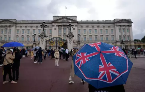 Curcubeu dublu, apărut deasupra palatului Buckingham, la moartea reginei Elisabeta a II-a