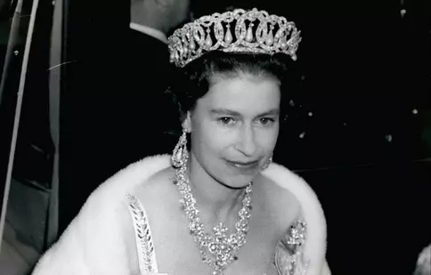 Filme și seriale despre regina Elisabeta a II-a